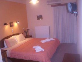  Hotel Themisto  Николеика